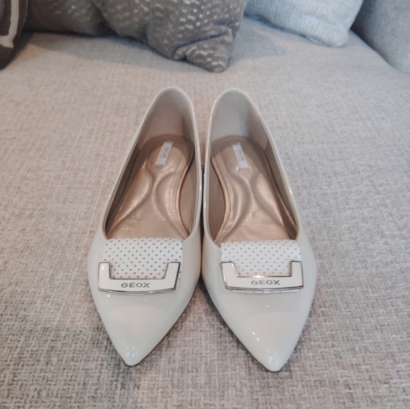 Geox Respira Women's White Flats - Picture 2 of 6